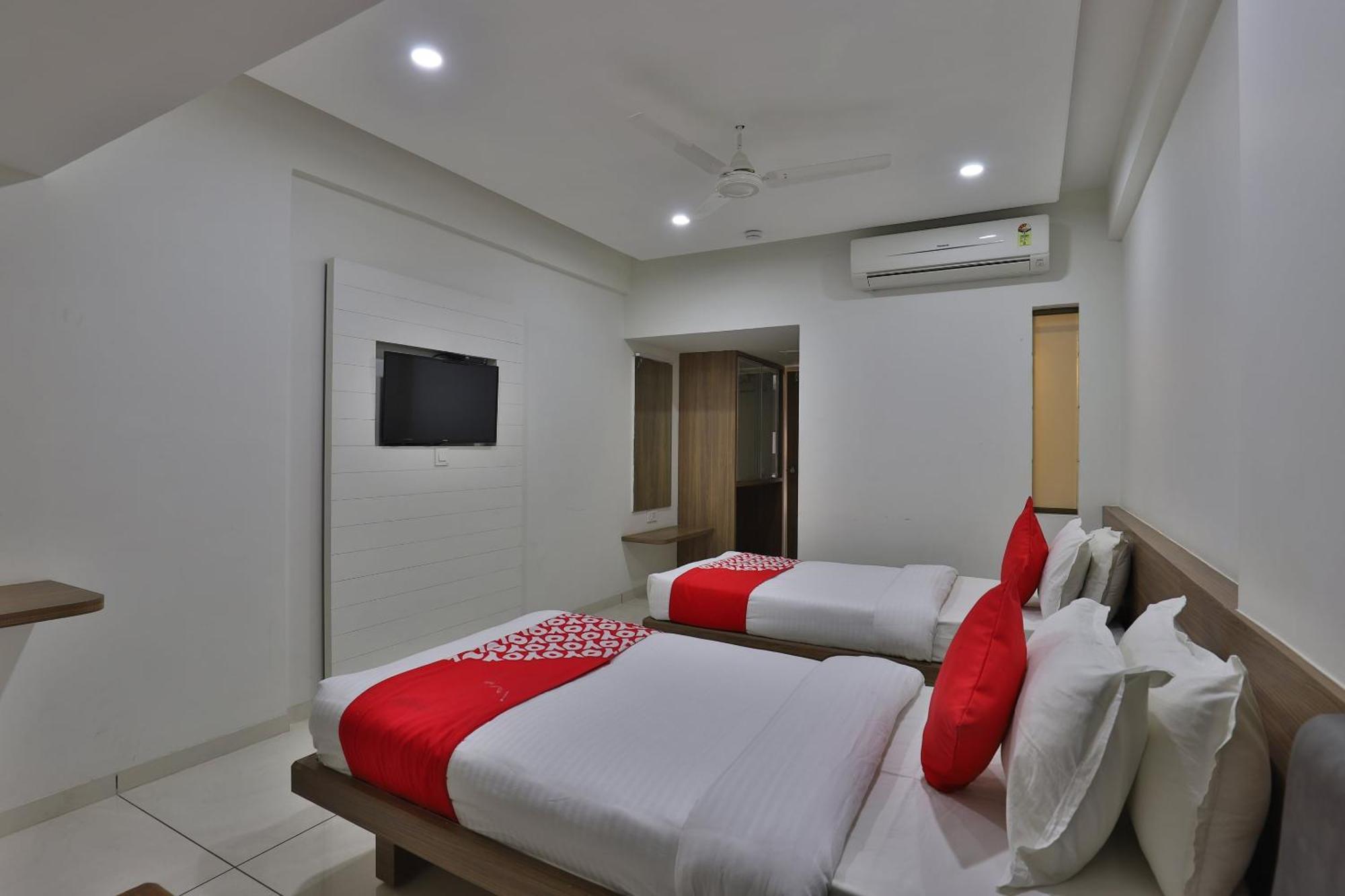 OYO 11543 Hotel Panchsheel Vadodara Exterior foto