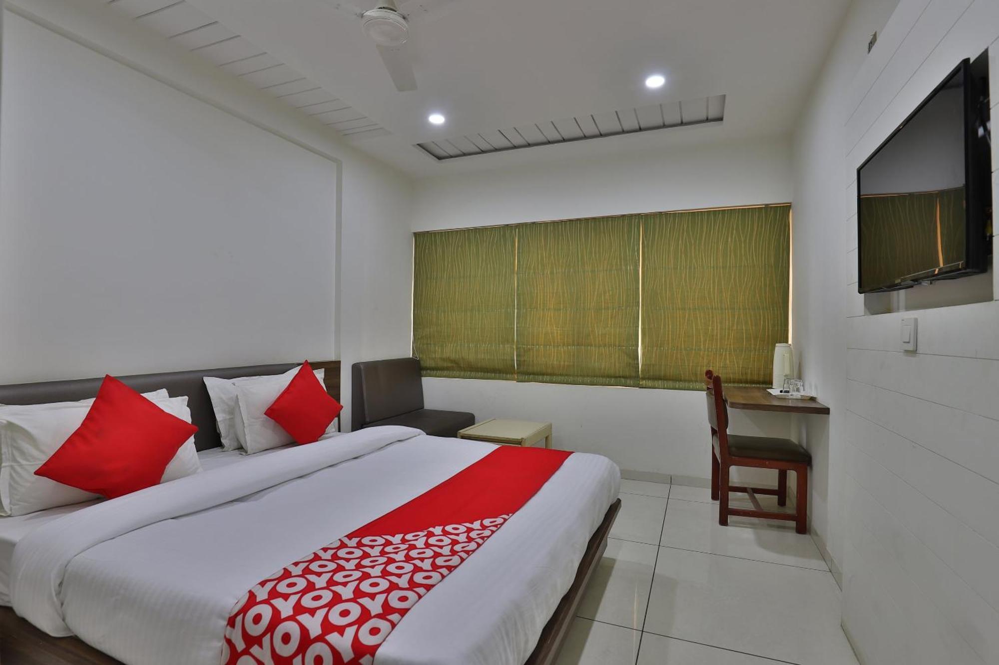 OYO 11543 Hotel Panchsheel Vadodara Exterior foto