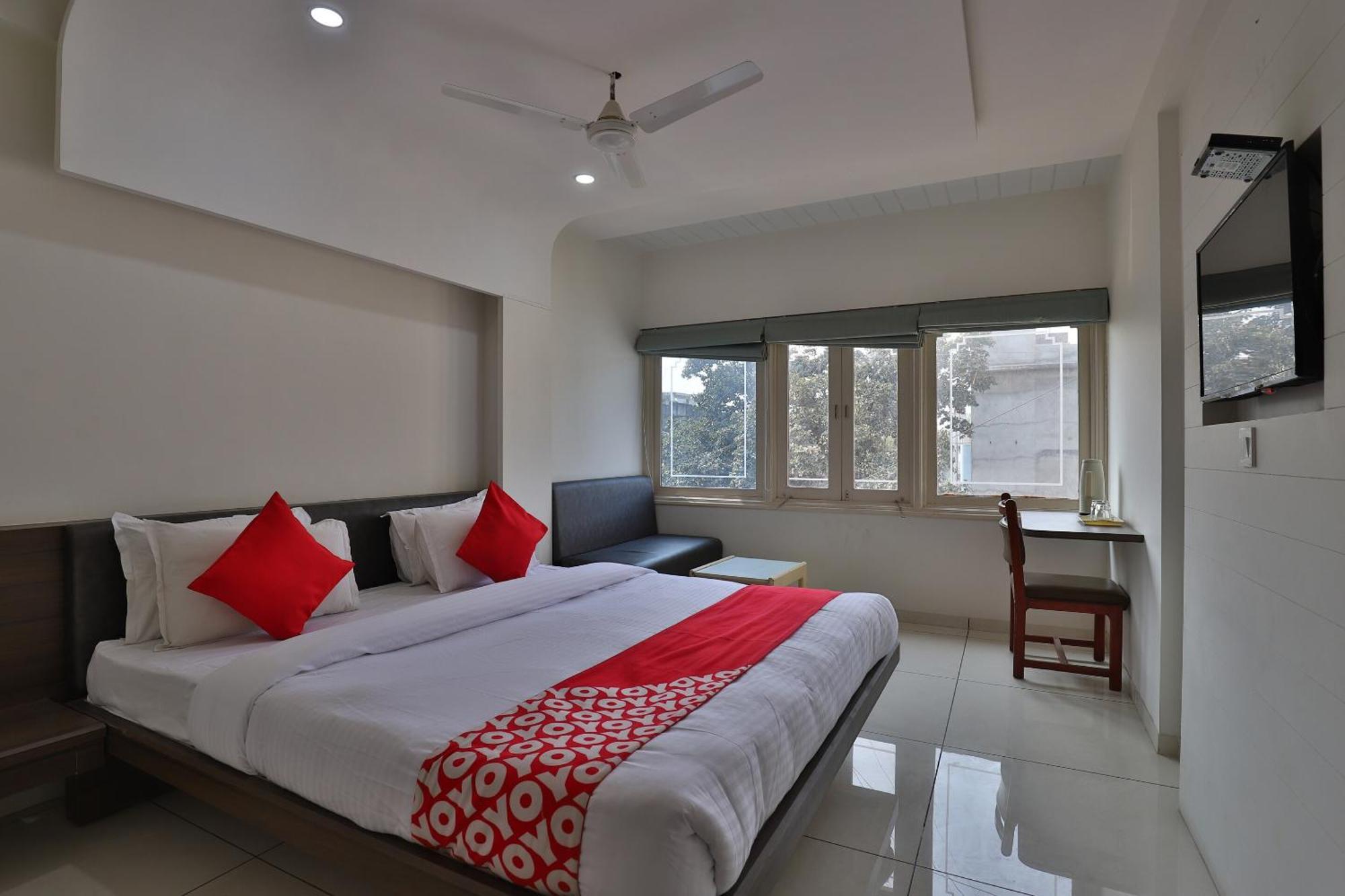 OYO 11543 Hotel Panchsheel Vadodara Exterior foto